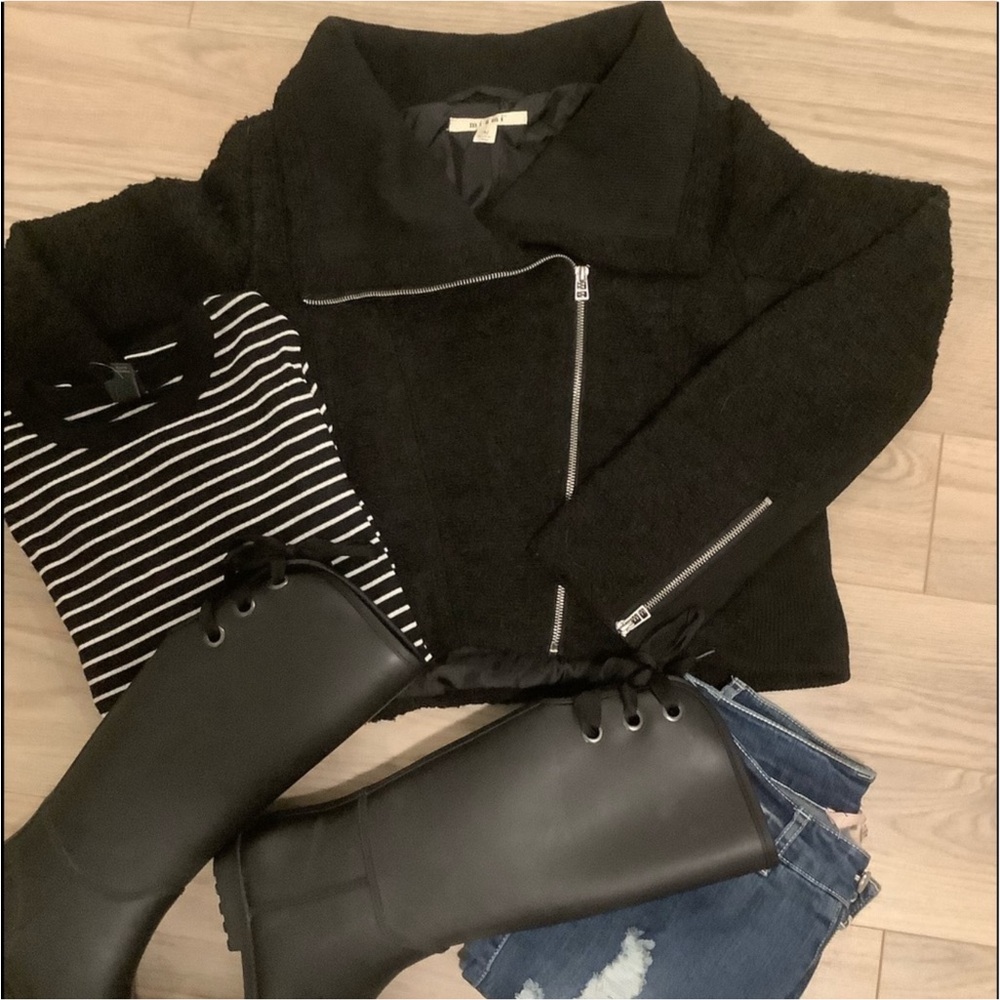 Francesca’s black jacket medium❤️❤️❤️❤️